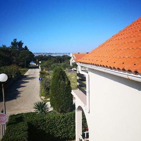 Apartman Milutin Vrsi Exterior foto