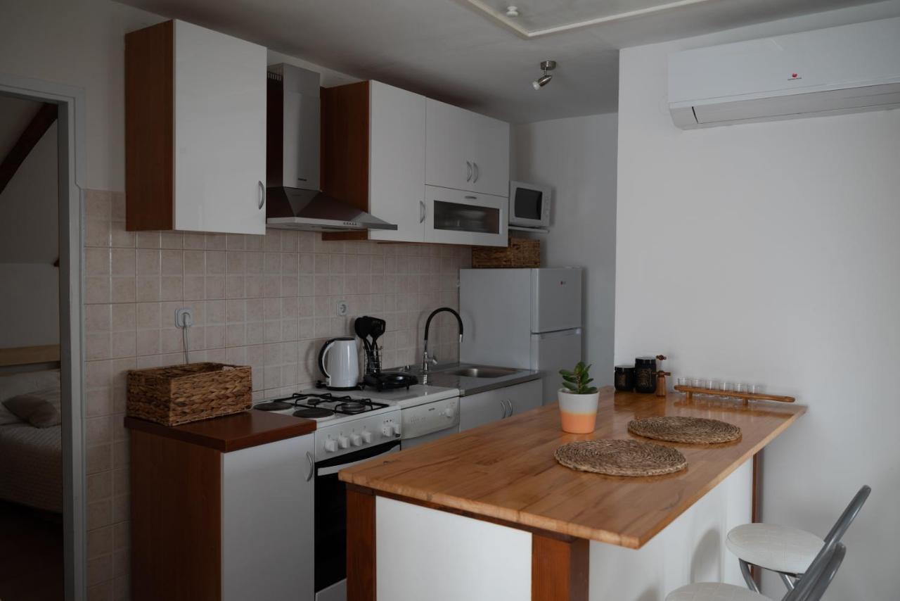 Apartman Milutin Vrsi Exterior foto