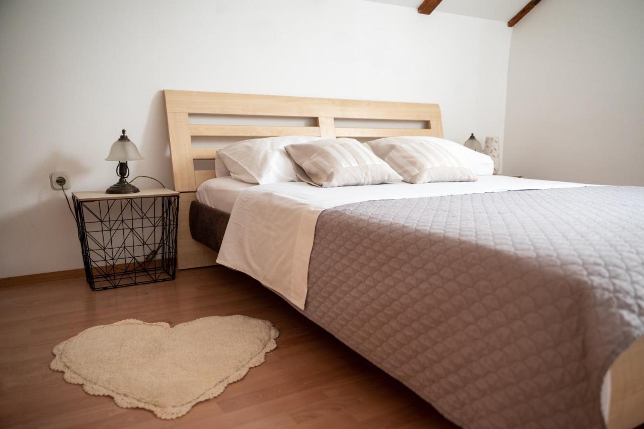 Apartman Milutin Vrsi Exterior foto
