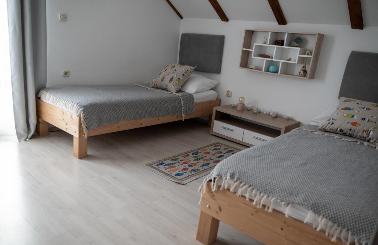 Apartman Milutin Vrsi Exterior foto